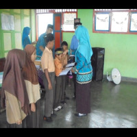 MIS Nurul Huda Belumai Bagikan Raport Dan Hadiah Perlombaan Class Meeting