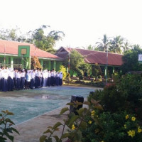 Hari Pertama Sekolah, Kepala MTsN 2 Mukomuko Himbau Siswa Untuk Kebersihan