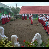 Hari Perdana Masuk Sekolah Kepala MIM 10  RL  Ajak Dewan Guru dan Siswa Tingkatkan Disiplin