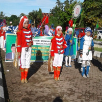 MIN 2 BENGKULU SELATAN MERIAHKAN PAWAI KERUKUNAN