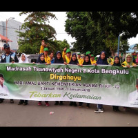 MTsN 2 Kota Bengkulu Ramaikan Jalan Sehat KUB