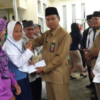 Kemenag BS Hadiri Penyerahan Bantuan BAZNAS