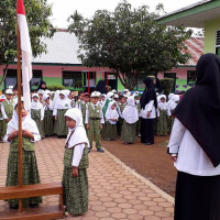 Tumbuhkan Kedisiplinan Sejak Dini, RA Perwanida Arga Makmur Laksanakan Upacara Bendera