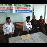 Kepala Kemenag Kaur dampingi 114 CJH Membuat Paspor