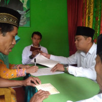 Nikahkan Muallaf, Ka. KUA Pondok Kelapa Ingatkan Istiqamah Fiddin