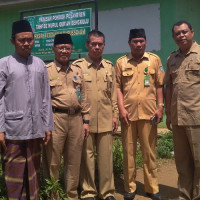 Ka.KUA Pondok Kelapa Dampingi Kabid Pakis Pantau Pesantren