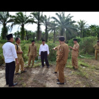 Kepala KanKemenag Mukomuko Survei Lokasi Pembangunan Panggung MTQ