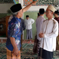 Kepala KUA Pino Koordinasi Informasi Keagamaan Dengan Tokoh Agama