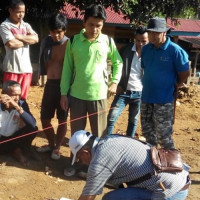 KUA Dan Penyelenggara Syari'ah Kemenag MM Bantu Ukur Arah Kiblat Masjid Desa Sungai Ipuh