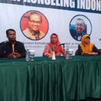 Guru BK MAN Insan Cendekia Bengkulu Tengah Menjadi Pemakalah Pendamping dalam Seminar Nasional