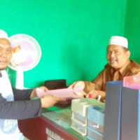 KUA Air Dikit Terima Berkas Tanah Wakaf Dari Pihak Desa