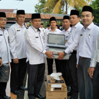 Maksimalkan SIMKAH, Kemenag BS Distribusikan 5 paket perangkat ke KUA