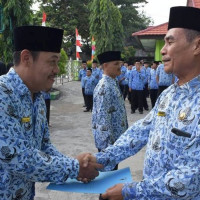 Kemenag Kota Bengkulu Serahkan Piagam Pemenang KUA Teladan