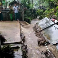 Diguyur Hujan Lebat, Tembok Pagar MTsN 1 Bengkulu Utara Roboh