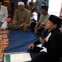 Kepala KUA Kecamatan Uram Jaya Memandu Prosesi Akad Nikah