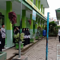 Kakan Kemenag RL Menjadi Pembina Upacara Peringatan HGN ke 73 di MIN 1 RL