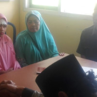 Terpaut Jauh Usia, Kakek Duda Persunting Gadis Belia