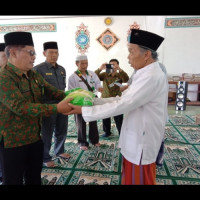 ASN Kemenag Rejang Lebong Bantu Pondok Pesantren