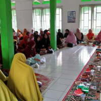 Kepala KUA Pondok Suguh : Jadikan BKMT sebagai Tempat Menuntut Ilmu Agama