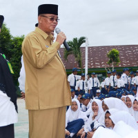 Kakanwil Pembina Upacara di MTsN 2 Kota Bengkulu