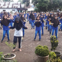 Jaga Kebugaran, Siswa-siswi MTs Tarbiyah Kerkap Laksanakan Senam Bersama