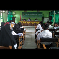 Kepala Madrasah Kemenag Bengkulu Selatan Tanda Tangan MOU BOS