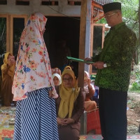 KASUBBAG TU  LAKUKAN TAKZIAH KERUMAH DUKA ALM. PEBRI GURU MIN 1 MUKOMUKO