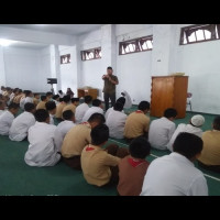 Peringati Isra’ Mi’raj Momen Santri MTs Baitul Makmur Curup Muhasabah Diri