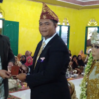 Ka.KUA Pondok Kelapa Distribusikan Buku Nikah Secara Tunai