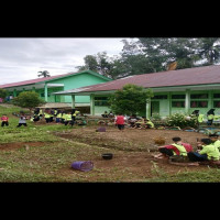 BUDAYAKAN BERSIH LINGKUNGAN JELANG PELAKSANAAN UNBK