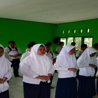 SISWA KELAS IX LAKSANAKAN KEGIATAN MUHASABAH SEBELUM MENGHADAPI UNBK