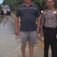 Ka. KUA Pondok Kelapa Pantau Lokasi Terdampak Banjir