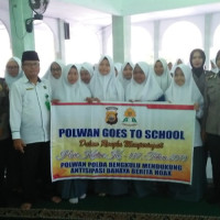 Polwan Polda Bengkulu Sosialisasi Anti Hoax di MAN 1 Model Kota Bengkulu