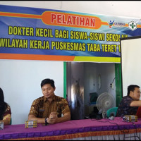 Kamad MTs N 2 Bengkulu Tengah dampingi Siswa Pelatihan Dokter Kecil di Puskesmas