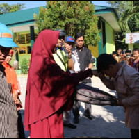 DW Kemenag Benteng Sampaikan Bantuan Siswa/i Korban Banjir