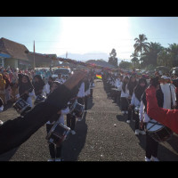 Tampil Perdana,  Marching Band MTSN 1 BU Tarik Perhatian Masyarakat