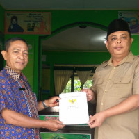 KUA Pondok Kelapa Serahkan Sertifikat Masjid Jamik