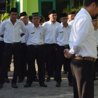 Hari pertama masuk kerja Ka. Kan Kemenag Kota Bengkulu Sidak KUA Kecamatan dan Madrasah