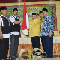 Ka.Kanwil Kemenag Lepas Keberangkatan Jamaah Haji Kloter 1 Bengkulu