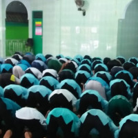 Tradisi Shalat Berjamaah di MAN 1 Model Kota Bengkulu.