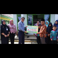 5 Siswa MIN 1 Bengkulu Utara Terima Bantuan CSR Beasiswa Bank Bengkulu