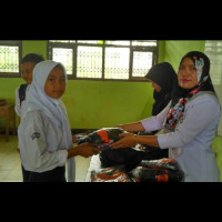 MTsN 1 Benteng Bagi Baju Gratis