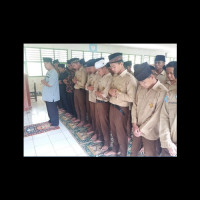 MTsN 1 Seluma Gelar Shalat Gaib untuk KH. Makmun Zubair