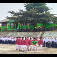 HUT RI, Siswa MTsN 3 Bengkulu Utara Sukses Kibarkan Bendera Merah Putih