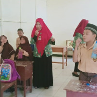 Kerjasama UKS MIN 5 Benteng dengan Puskesmas Ujung Karang Beri Obat cacing  Kepada Seluruh Siswa