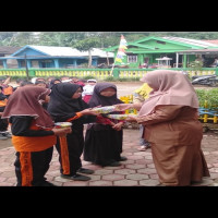 Min 3 Rejang Lebong Peringati Tahun Baru Islam Dengan Berbagi Bersama Siswa Duafa