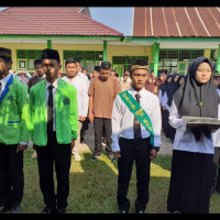 Kepala MAN 1 Kepahiang Lantik Pengurus OSIS