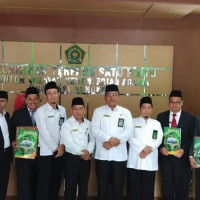 Dua Kepala KUA di Kabupaten Kaur Terima Reward dari Kakanwil