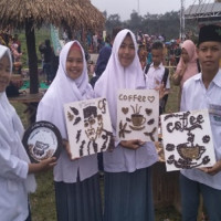 Siswa MA Al-Munawwaroh Kepahing Masuk Tiga Besar Juara Lomba Kolase Dan Lomba Melukis