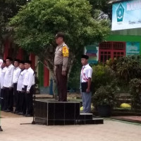 Pembinaan Generasi Muda, Bhabinkamtibmas jadi Pembina Upacara di MAN 1 BU